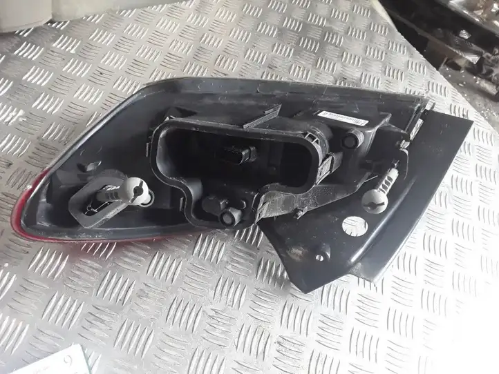 Renault Megane III (2009 - 2016) 265550008R Задний фонарь в кузове — фото 3