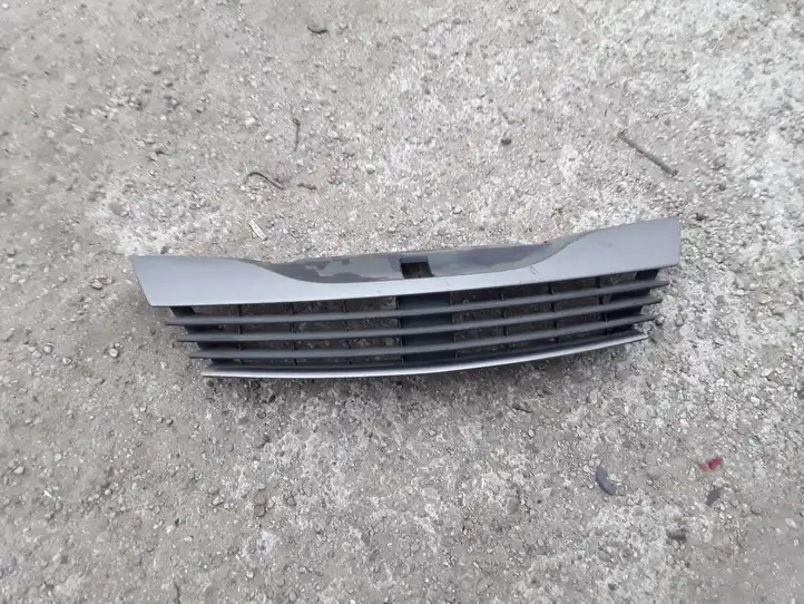 Renault Laguna II (2001 - 2005) 8200012581 Верхняя решетка радиатора — фото 1