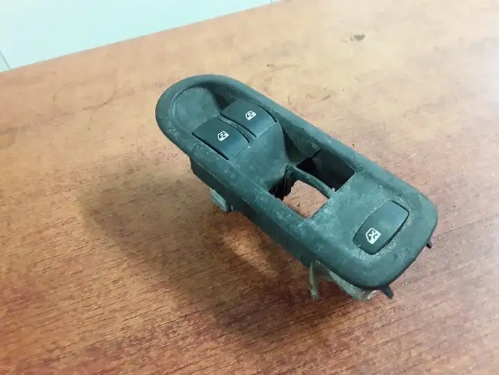 Renault Megane II (2002 - 2005) 156018070 Блок кнопок стеклоподъемников — фото 1