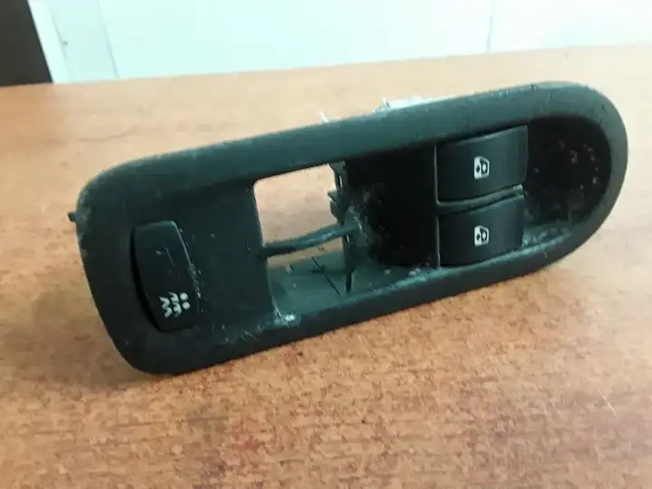 Renault Megane II (2002 - 2005) 156018070 Блок кнопок стеклоподъемников — фото 1