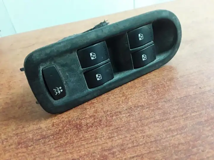 Renault Scenic II - Grand scenic II (2003 - 2006) 156018070 Блок кнопок стеклоподъемников — фото 1