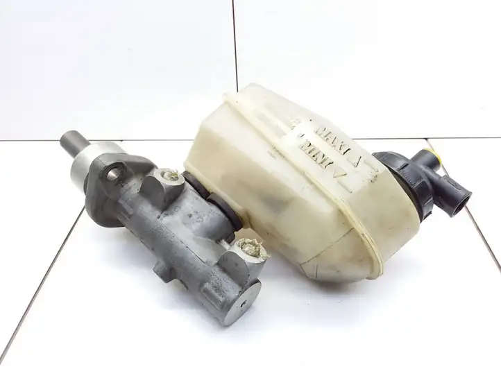 Renault Scenic I (1996 - 2003) 7700436913 Главный тормозной цилиндр — фото 3