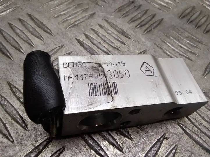 Toyota Corolla Verso AR10 (2004 - 2009) MF4475003050 Расширительный клапан кондиционера — фото 4