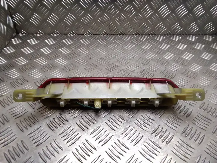 Toyota Corolla Verso AR10 (2004 - 2009) 815700F011 Дополнительный стоп фонарь — фото 4