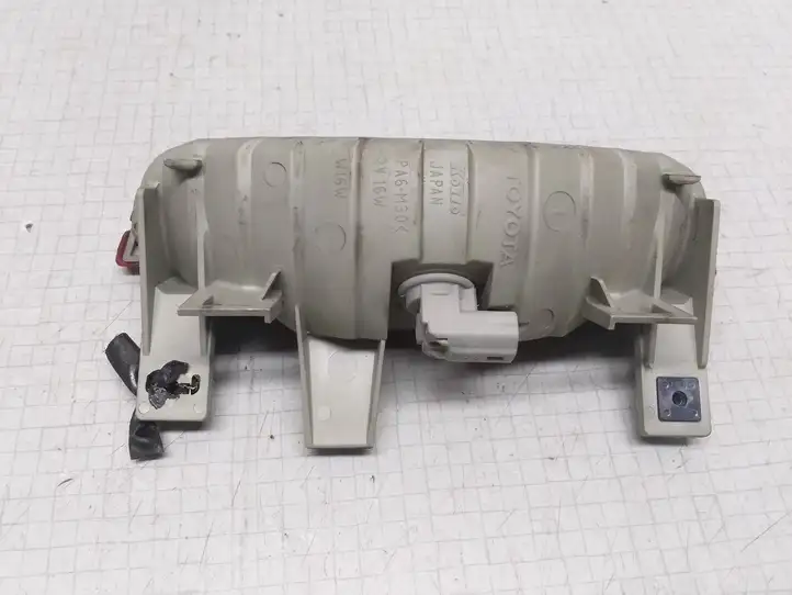 Toyota Yaris Verso (1999 - 2005) Дополнительный стоп фонарь — фото 2