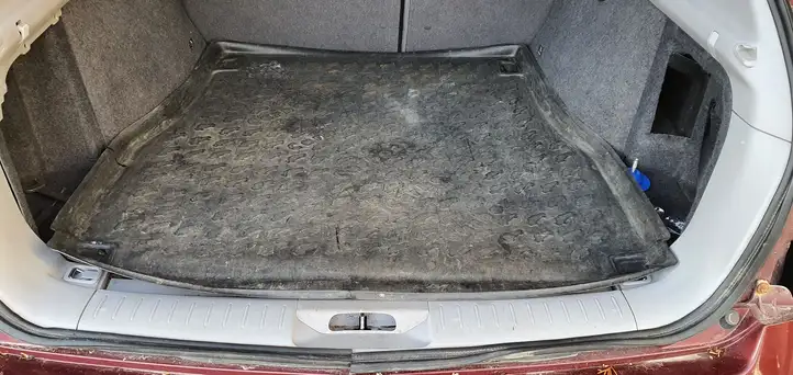Nissan Primera (2001 - 2008) Резиновый коврик багажника — фото 2