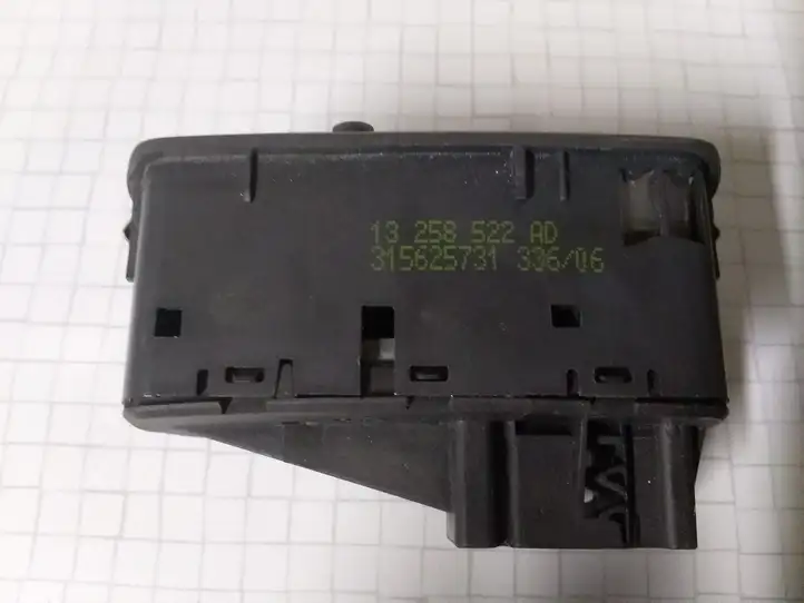 Opel Corsa D (2006 - 2010) 13258522AD Блок кнопок стеклоподъемников — фото 3