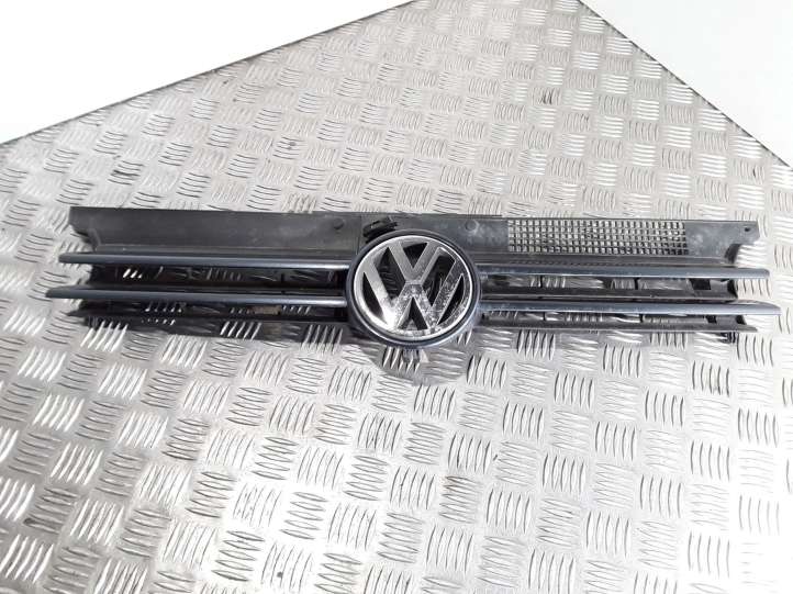 1J0853651D Volkswagen Golf IV Grotelės viršutinės