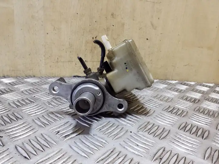 Nissan Juke I F15 (2010 - 2018) 32070587 Главный тормозной цилиндр — фото 6