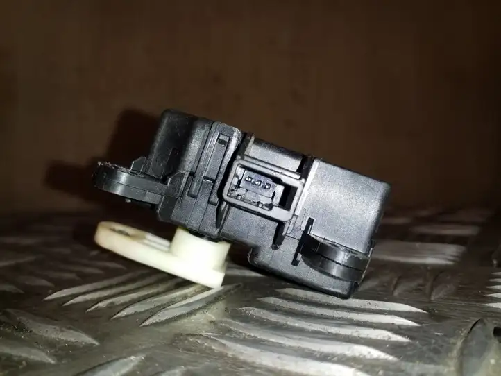 Nissan Juke I F15 (2010 - 2018) 277311KA0A Двигатель задвижки потока воздуха — фото 2