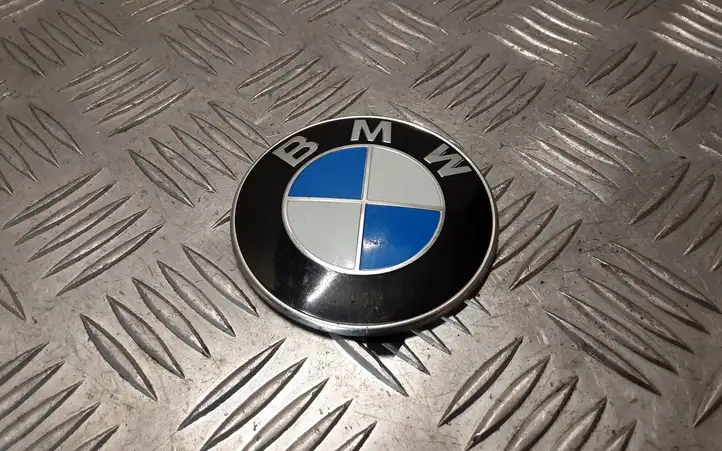 BMW 3 F30 F35 F31 (2012 - 2018) 7288752 Эмблема автомобиля — фото 1