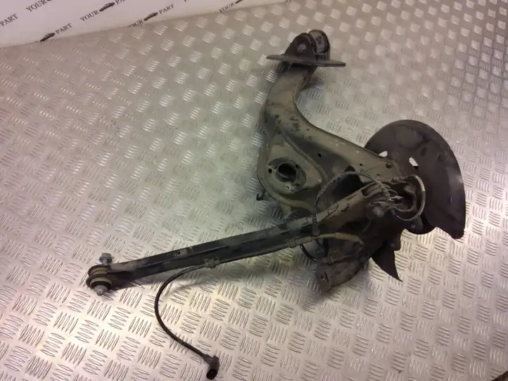 BMW X1 F48 F49 (2015 - 2022)   Задний поворотный кулак (ступица, цапфа)