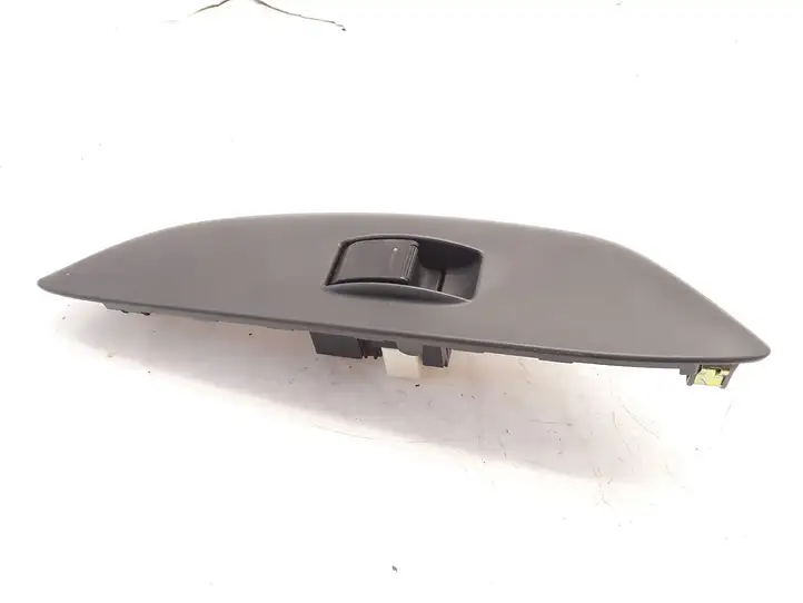 Toyota Yaris (2005 - 2009) Кнопка стеклоподъемников — фото 3