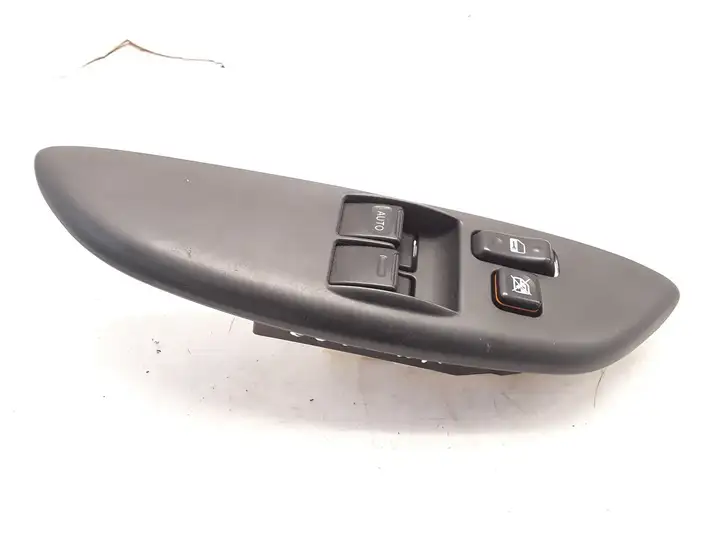 Toyota Yaris (2005 - 2009) Кнопка стеклоподъемников — фото 2