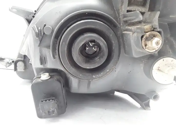 Toyota Yaris (2005 - 2009) 89900175 Передняя фара — фото 8