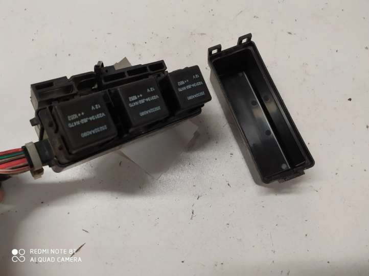 Subaru Legacy (2009 - 2013)  RB203300B Блок монтирования реле