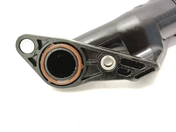 Toyota Yaris (2012 - 2014) 11L23R1100 Шланг сапуна — фото 2