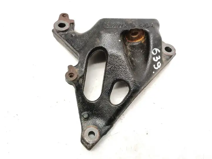 Toyota Yaris (2012 - 2014) 47040 Кронштейн двигателя — фото 1