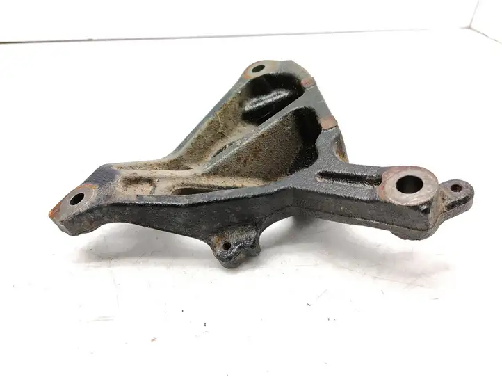 Toyota Yaris (2012 - 2014) 47040 Кронштейн двигателя — фото 6