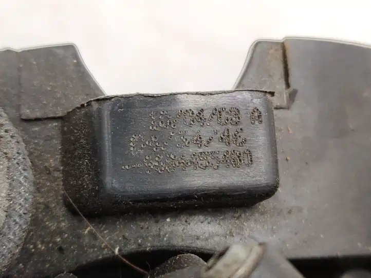 Mazda 2 (2007 - 2010) 39055 Крышка головки блока цилиндров — фото 4