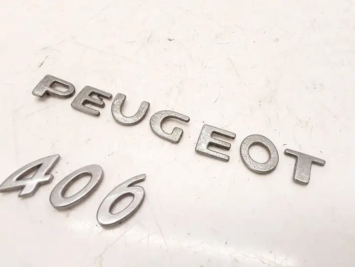 Peugeot 406 (1999 - 2006) Эмблема производителя — фото 3