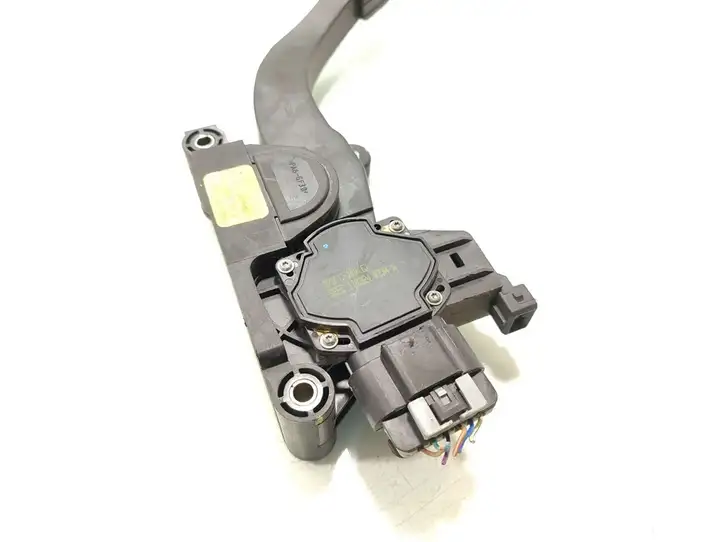 Chevrolet Captiva (2006 - 2011) 20905700 Педаль акселератора — фото 5