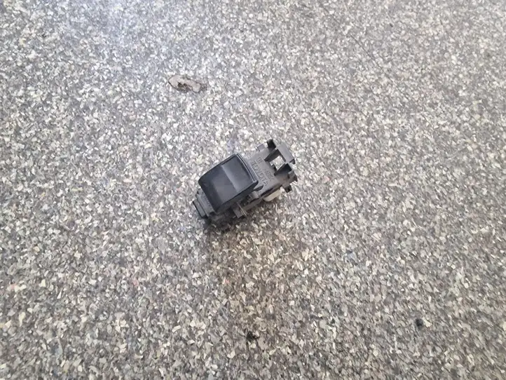 Toyota Yaris (2005 - 2009) Кнопка стеклоподъемников — фото 3