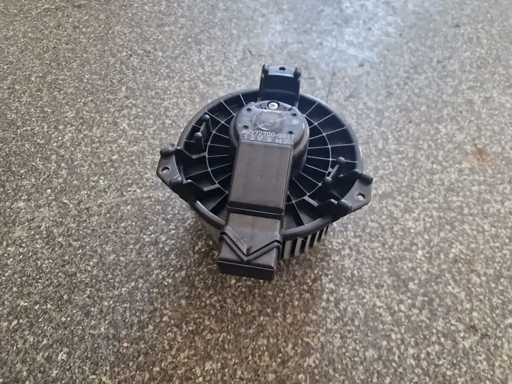 Toyota Yaris (2005 - 2009) Вентилятор печки — фото 1