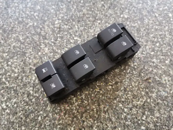 Chevrolet Captiva (2006 - 2011) 202005436 Кнопка стеклоподъемников — фото 1