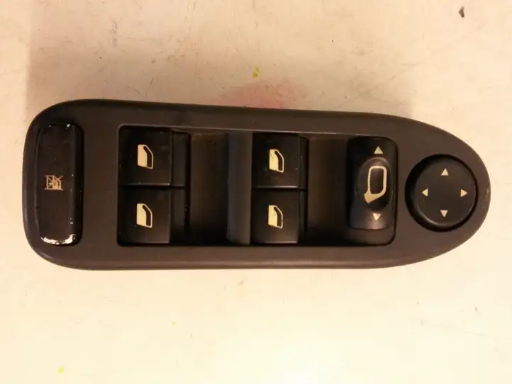Citroen C5 (2004 - 2008) 96498424ZF Кнопка стеклоподъемников — фото 2