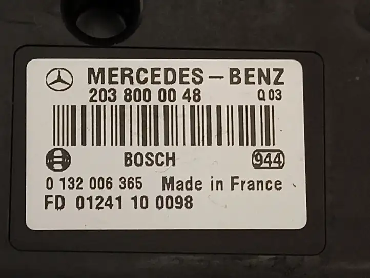 Mercedes-Benz C W203 (2000 - 2007) 2038000048 Вакуумный насос центрального замка — фото 3