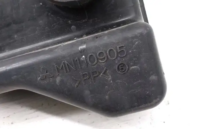 Mitsubishi Grandis (2003 - 2012) MN110905 Резонатор впуска — фото 2