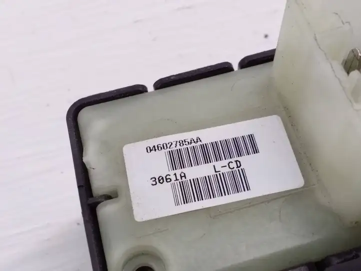 Dodge Caliber (2006 - 2012) 04602785AA Кнопка стеклоподъемников — фото 4