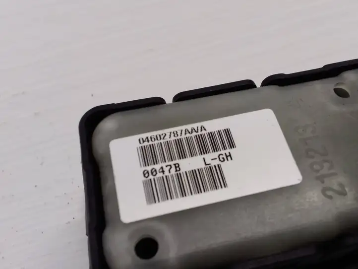 Chrysler 300 - 300C (2005 - 2011) 04602787AA Кнопка стеклоподъемников — фото 4
