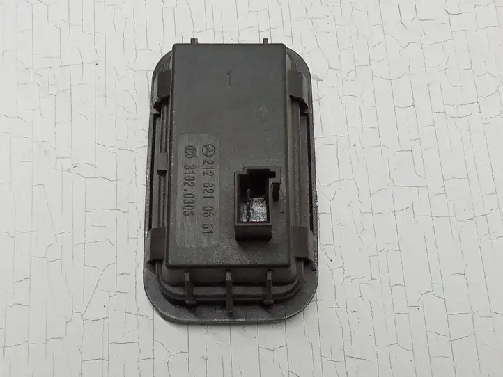 Mercedes-Benz ML W164 (2005 - 2011) 2128210651 Кнопка открытия задней двери — фото 3