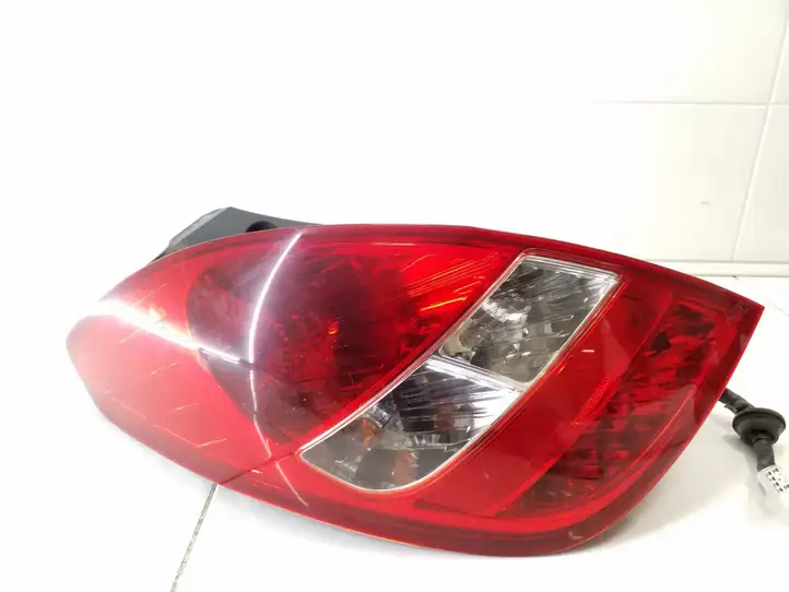 Hyundai i20 (PB PBT) (2008 - 2012) 924011J000 Задний фонарь в кузове — фото 2