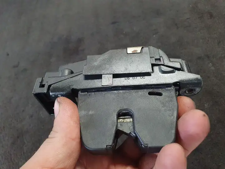Citroen C4 I Picasso (2006 - 2013) 9660403980 Замок крышки багажника — фото 8