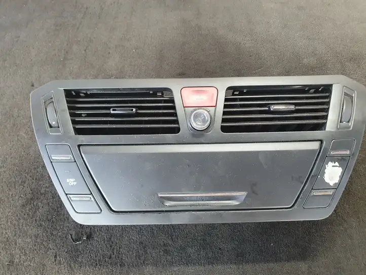 Citroen C4 I Picasso (2006 - 2013) 30378238 Центральный воздушный дефлектор — фото 1