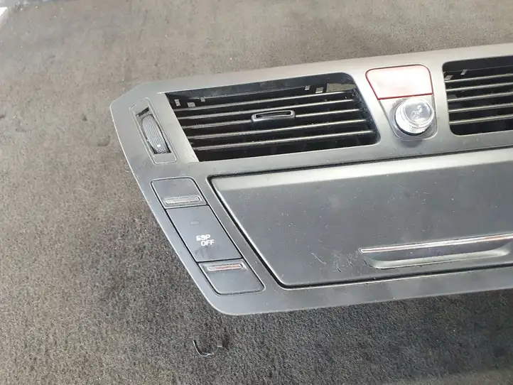 Citroen C4 I Picasso (2006 - 2013) 30378238 Центральный воздушный дефлектор — фото 4