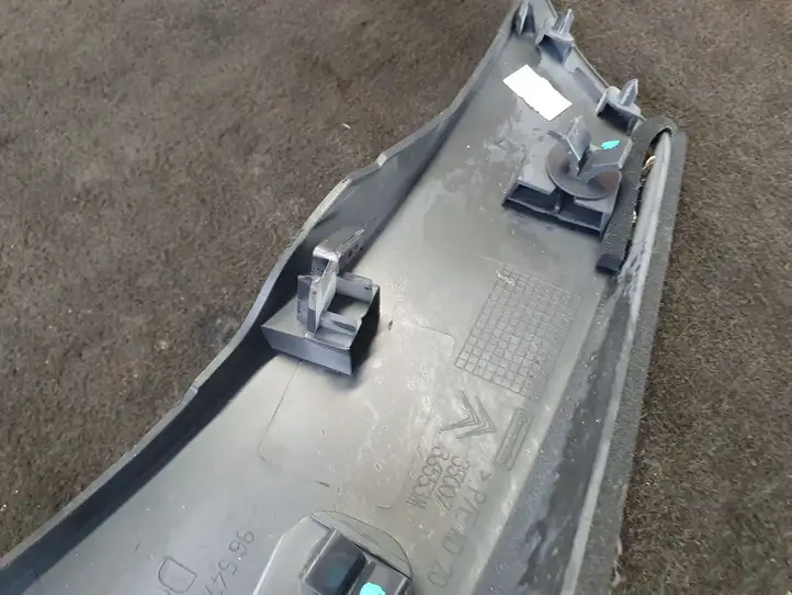 Citroen C4 I Picasso (2006 - 2013) 9654745677 Накладка бокового динамика — фото 3
