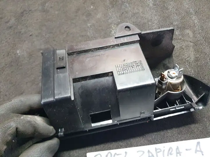 Opel Zafira A (1999 - 2003) 090589659 Передняя пепельница — фото 4
