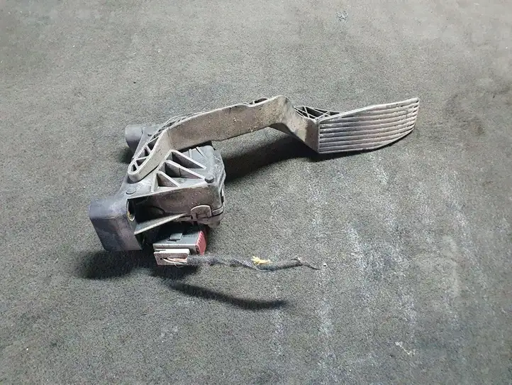 Opel Zafira A (1999 - 2003) 9202341 Педаль акселератора — фото 1