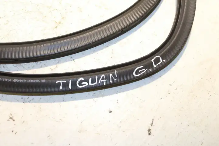 Volkswagen Tiguan (2011 - 2016) 5N0867913 Уплотнитель кузова — фото 2