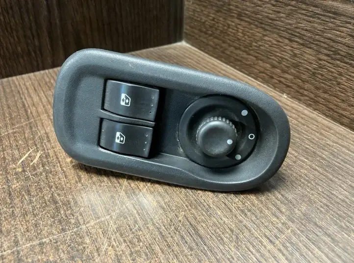 Opel Movano B (2010 - 2022) 8200637849 Кнопка стеклоподъемников — фото 2