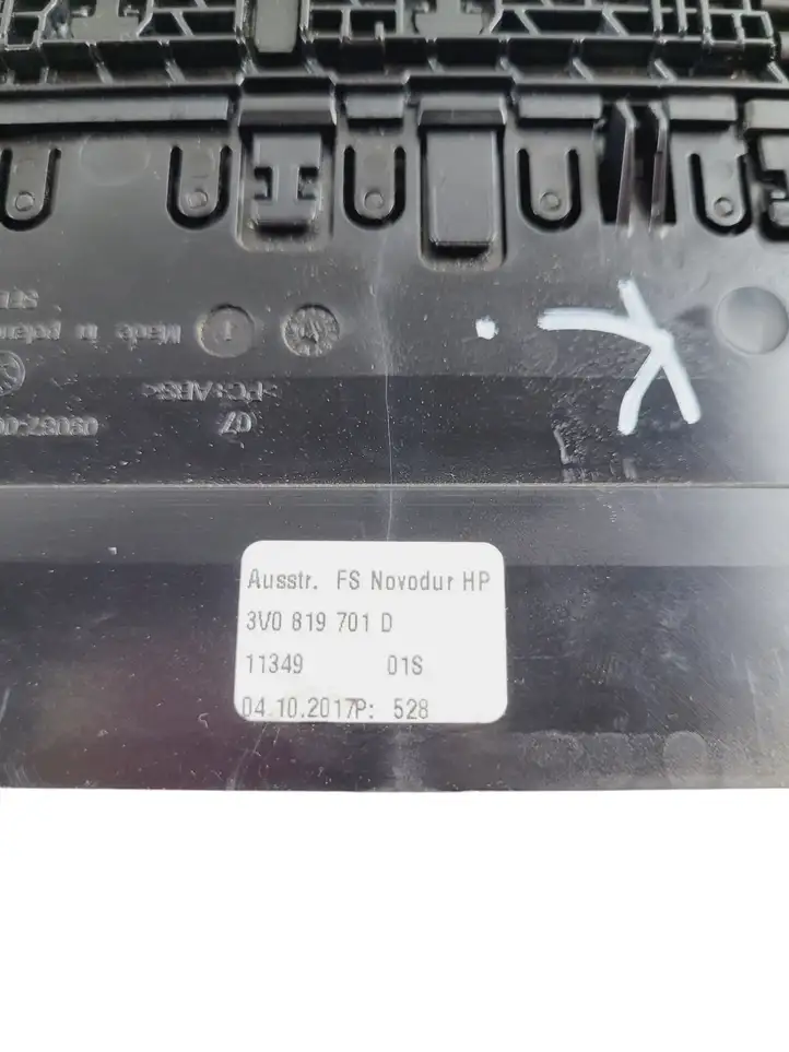 Skoda Superb B8 (3V) (2015 - 2023) 3V0819701D Боковой воздушный дефлектор — фото 3