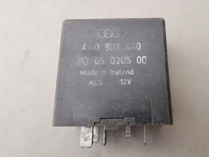 Audi A4 S4 B6 8E 8H (2000 - 2006) 4A0907440 Реле интервала стеклоочистителей — фото 3