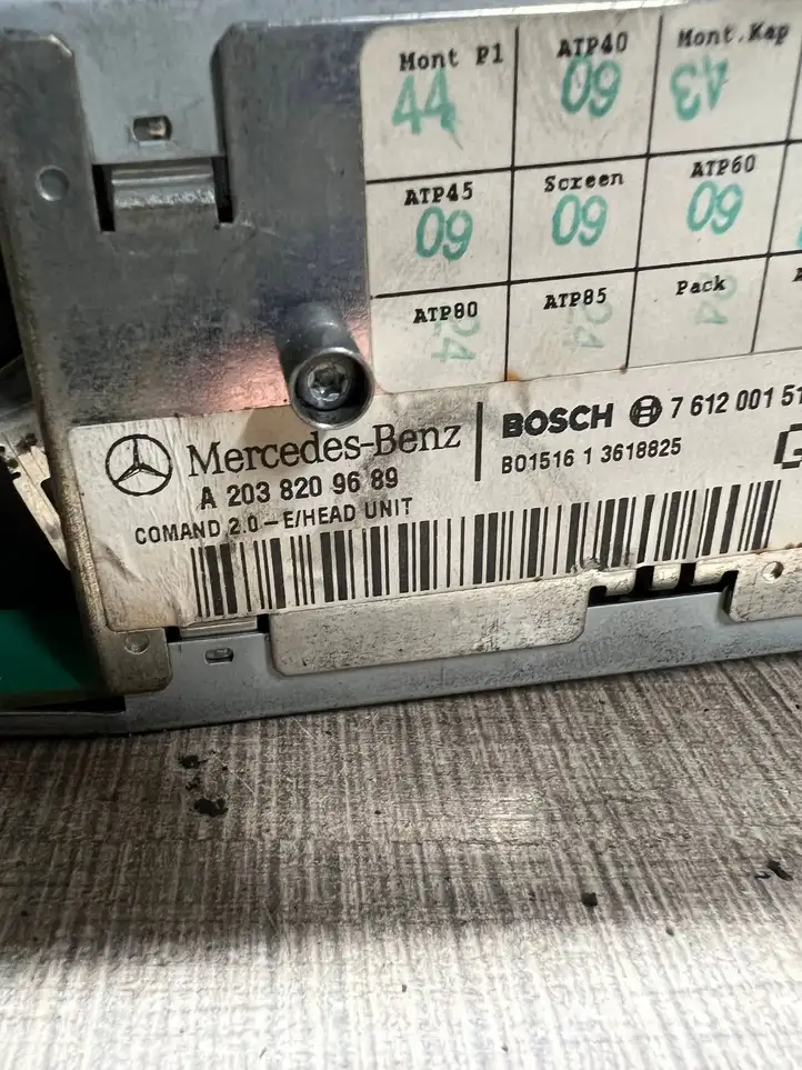 Mercedes-Benz C W203 (2000 - 2007) A2038209689 Магнитола / мультимедийная система — фото 3