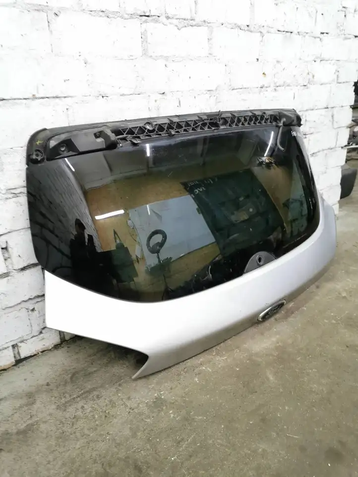 Ford Kuga I (2008 - 2012) Открывающееся стекло крышки багажника — фото 3