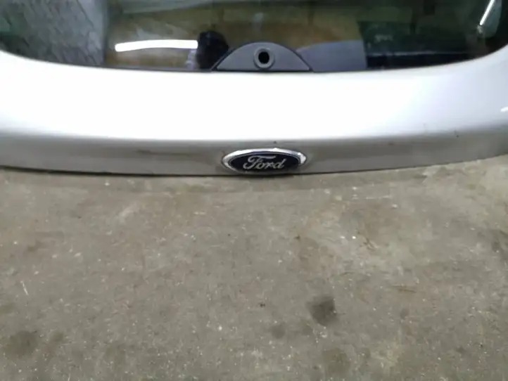Ford Kuga I (2008 - 2012) Открывающееся стекло крышки багажника — фото 4