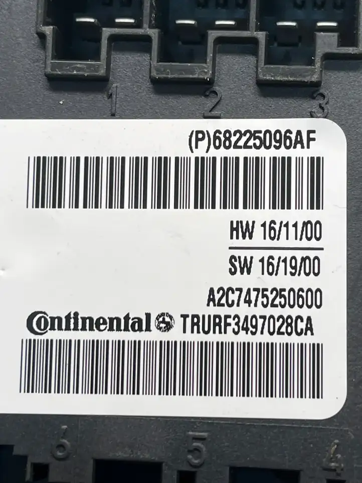 Chrysler Pacifica (2016 - ) 68225096AF Блок управления раздвижными дверями (ECU) — фото 3